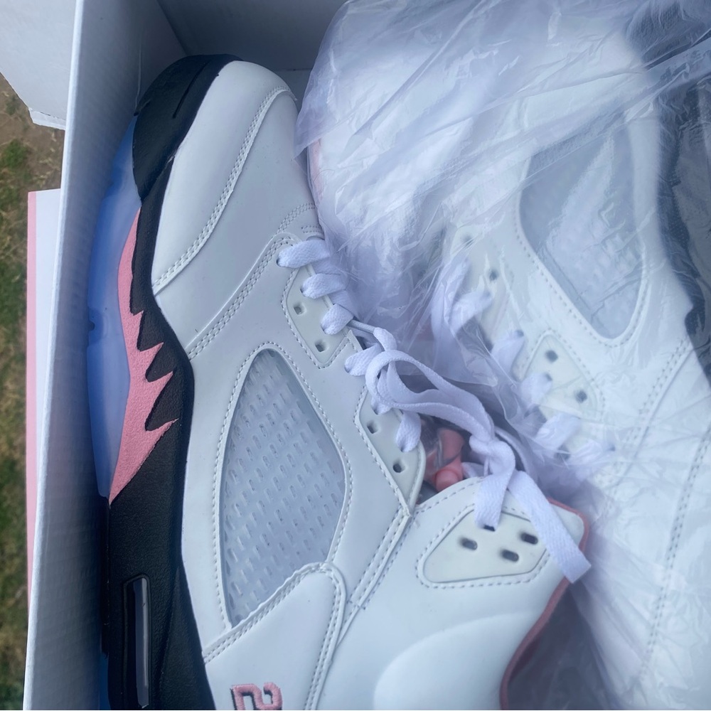 Stylish White and Pink men Jordan Sneakers never worn